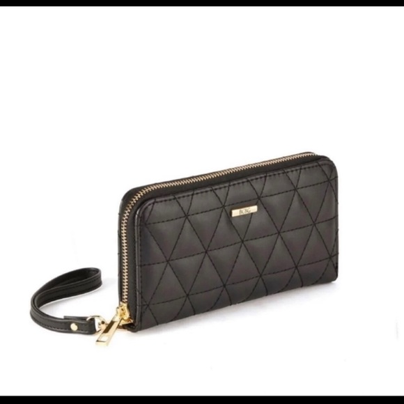 *SOLD* BCBG Wristlet / Clutch - Picture 1 of 7